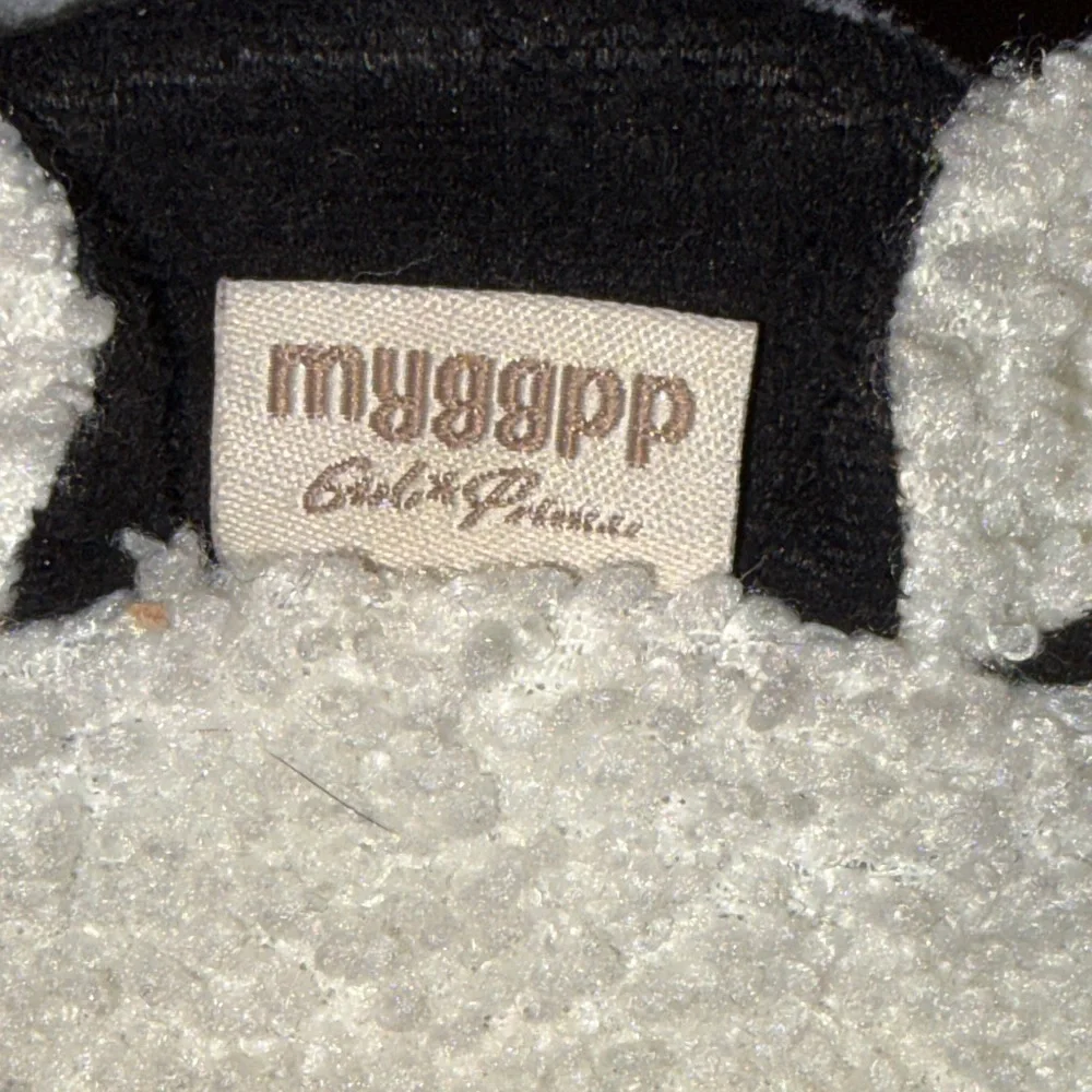 Myggpp Cozy Black and White Kids Slippers